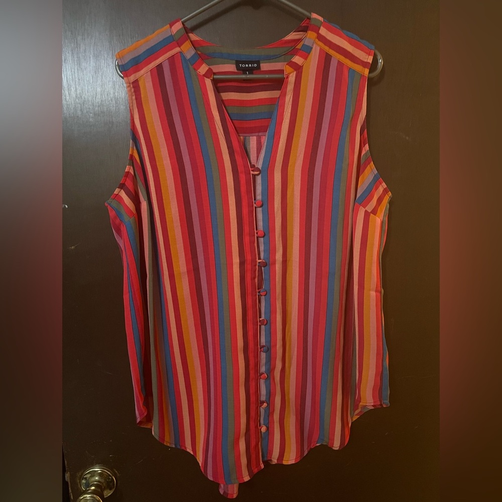 EUC Torrid sleeveless button up top multicolored stripes size 1